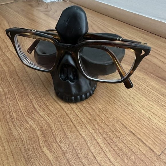 Skull Glasses Holder and Organizer Black Gothic Halloween Skull Statue - Picture 1 of 5